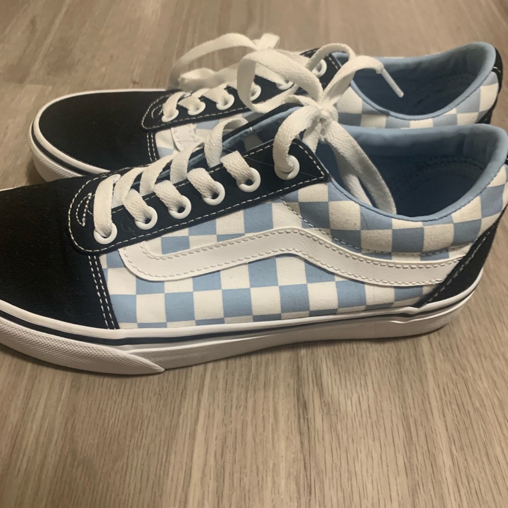 Blue and white checkers low top lace up vans